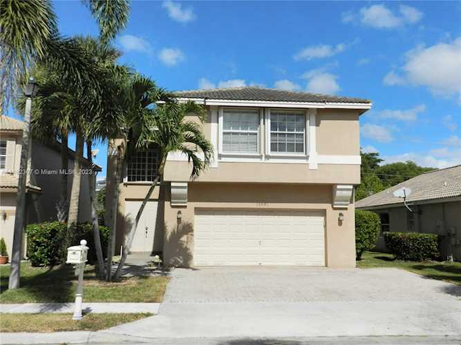 16081 La Costa Dr Weston, FL 33326