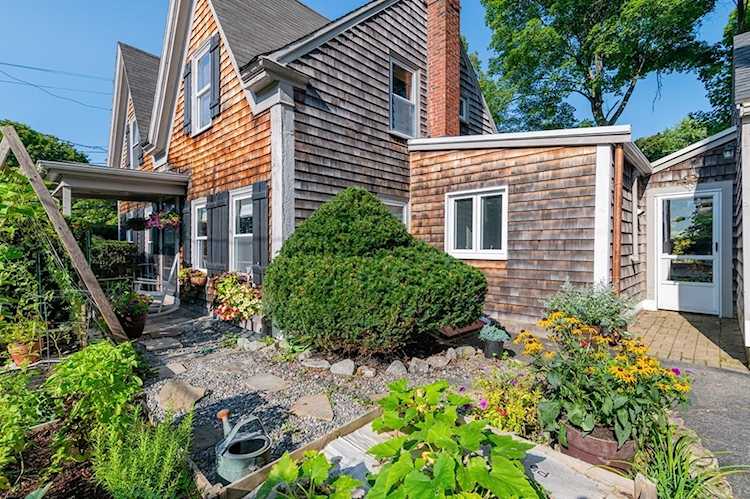 2 Elm Knoll Rd Braintree, MA 02184