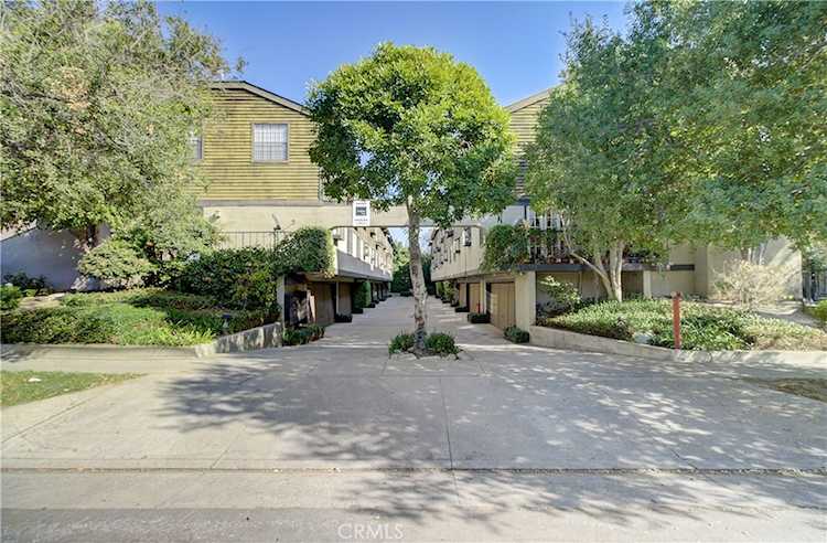 64 N Oak Ave #8 Pasadena, CA 91107