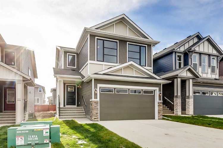 329 Creekrun Crescent SW Airdrie, AB T4B 5J8
