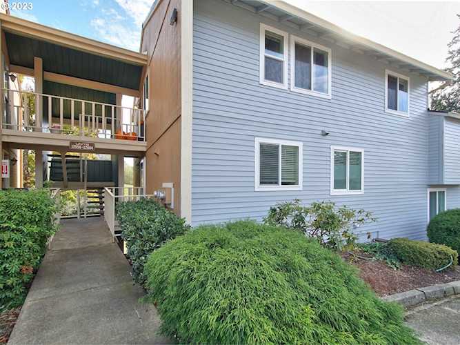 12600 SE 110th CT #104 Clackamas, OR 97015