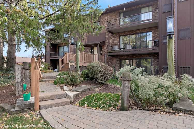 61 Pier Dr #202 Westmont, IL 60559