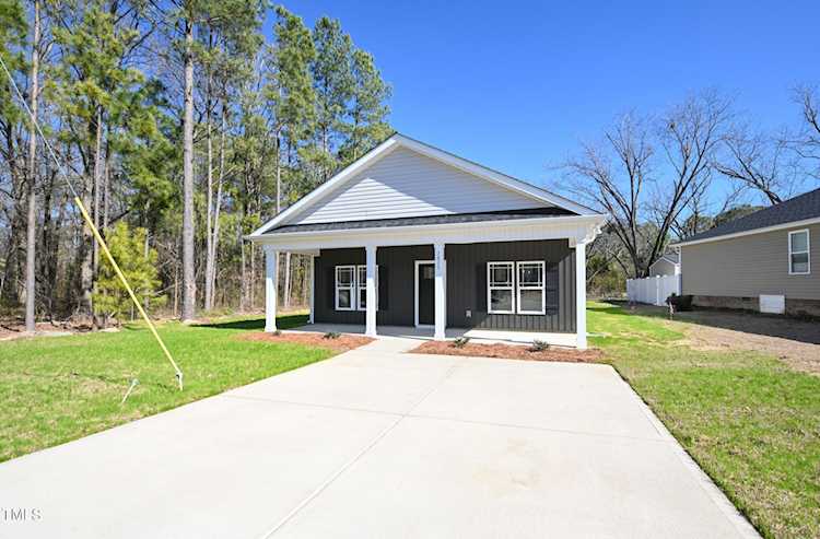 1013 E Maplewood Drive Benson, NC 27504