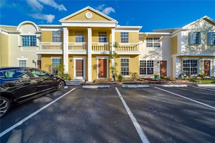2869 S Edgehill Ln Cooper City, FL 33026