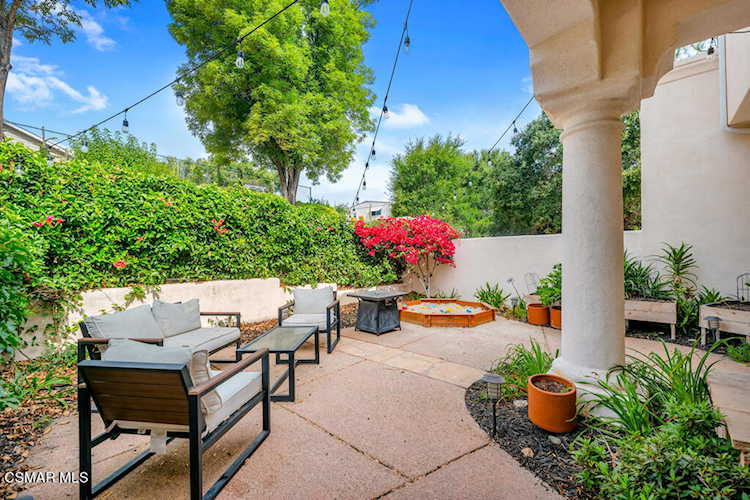 1092 Mountain Oak Place Newbury Park, CA 91320