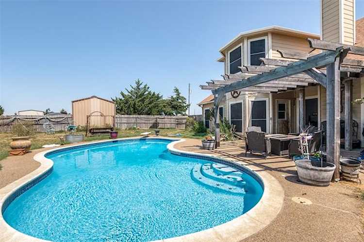 11532 County Road 418 Grandview, TX 76050