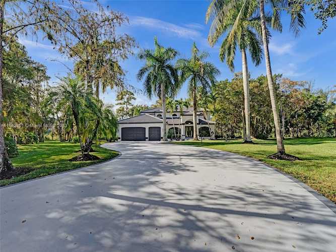 5812 NW 83rd Terrace Parkland, FL 33067