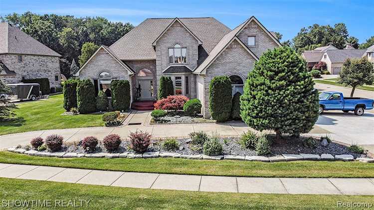 57803 Grey Fox Glen Washington, MI 48094
