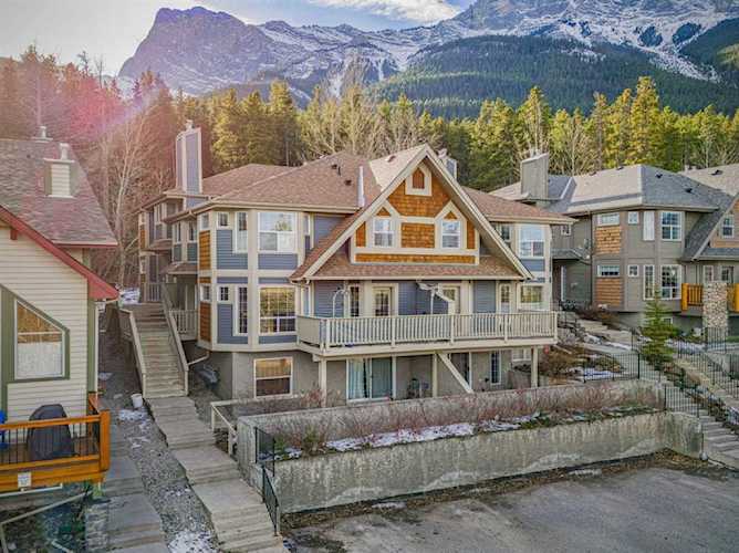 819 Wilson Way #3 Canmore, AB T1W2Y8