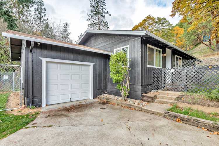 925 6th Ave Gold Hill, OR 97525