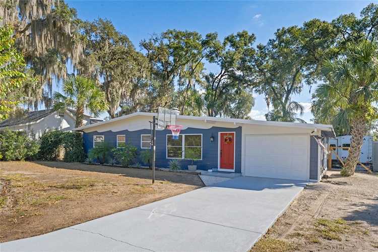 344 W College Ct Deland, FL 32720