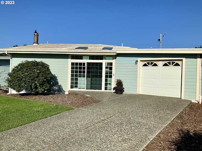 94033 Azalea LN Gold Beach, OR 97444