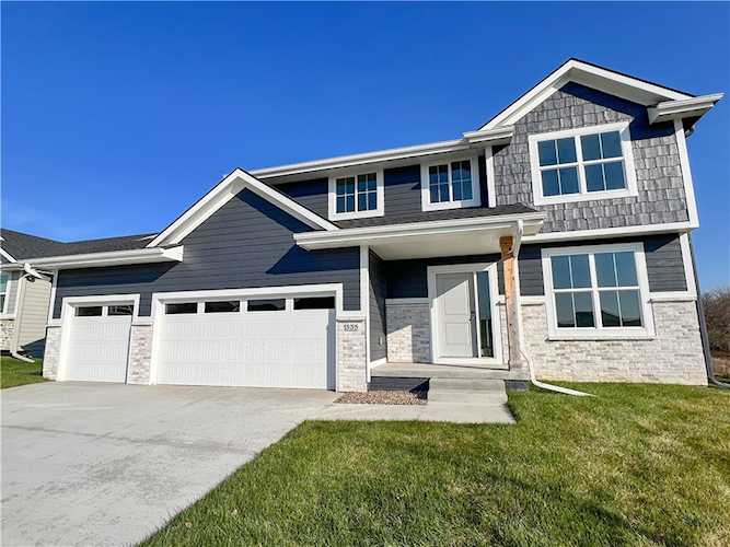 335 NE 61st St Pleasant Hill, IA 50327