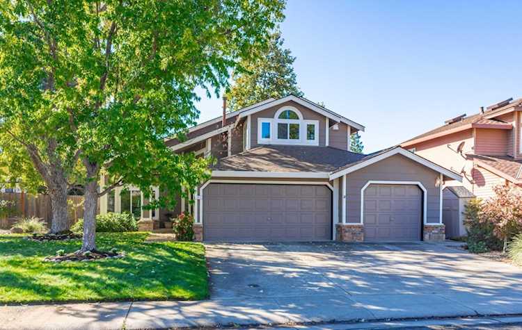 121 Bloomfield Way Folsom, CA 95630