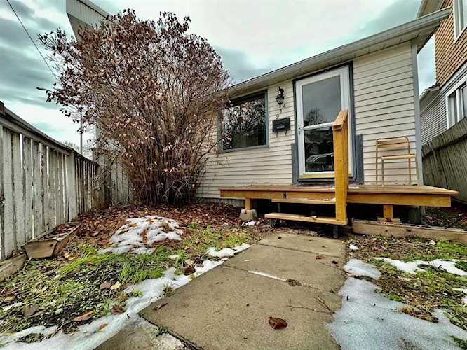 1914 Spiller Rd SE Calgary, AB T2G 4G4