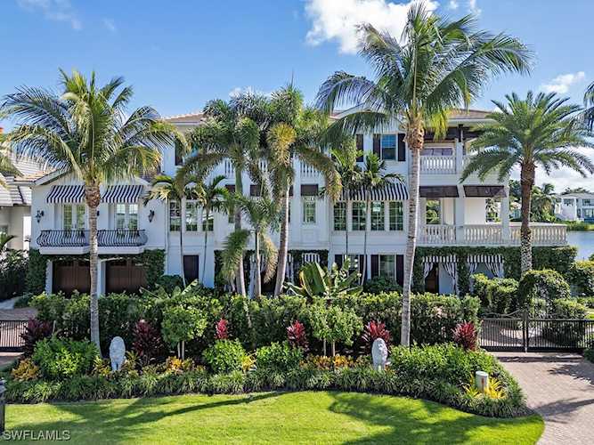 590 N Gulf Shore Blvd Naples, FL 34102