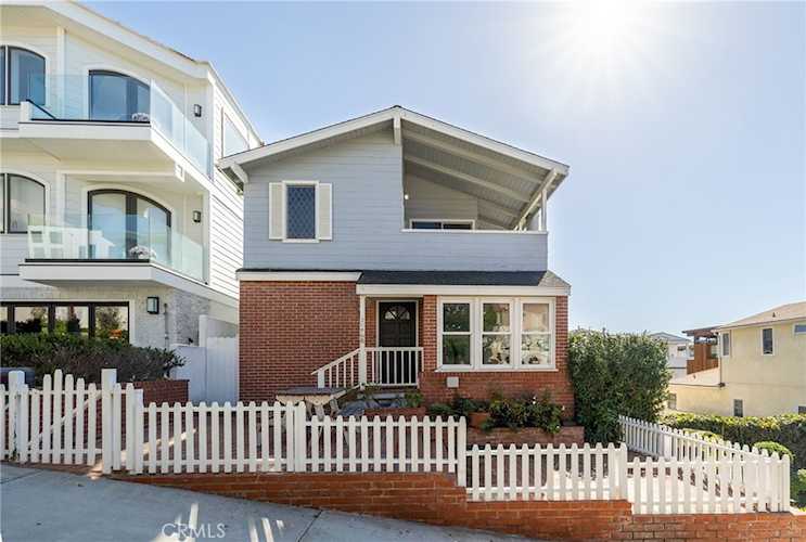 208 18th St Manhattan Beach, CA 90266