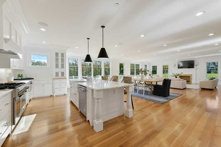 45 Ocean Ledge Dr Cohasset, MA 02025