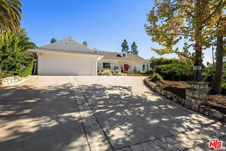 1300 Capri Dr Pacific Palisades, CA 90272