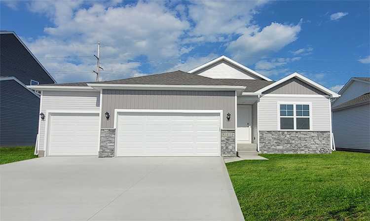 804 Knoll Dr Norwalk, IA 50211