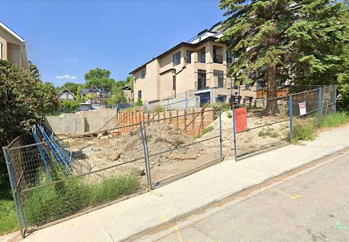 711 5 St NE Calgary, AB T2E 3W7