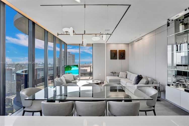 1000 Brickell Plz #PH5208 Miami, FL 33131