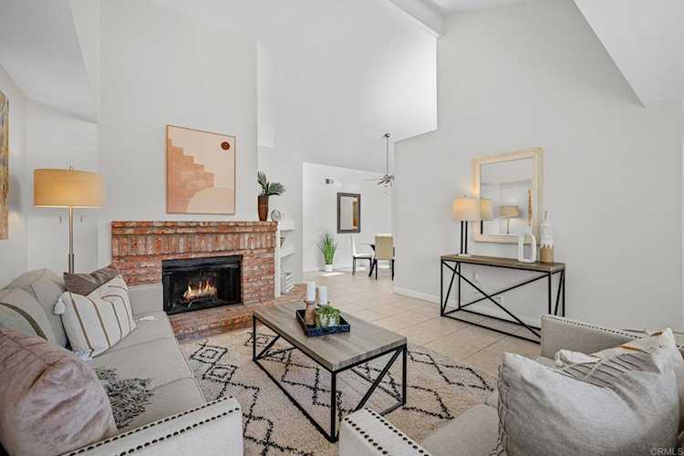 173 Bronze Way Vista, CA 92083