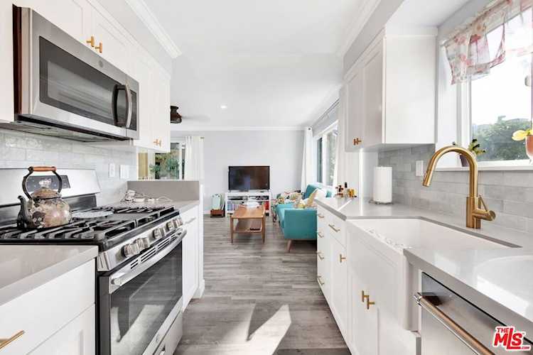 11138 Aqua Vista St #52 Studio City, CA 91602