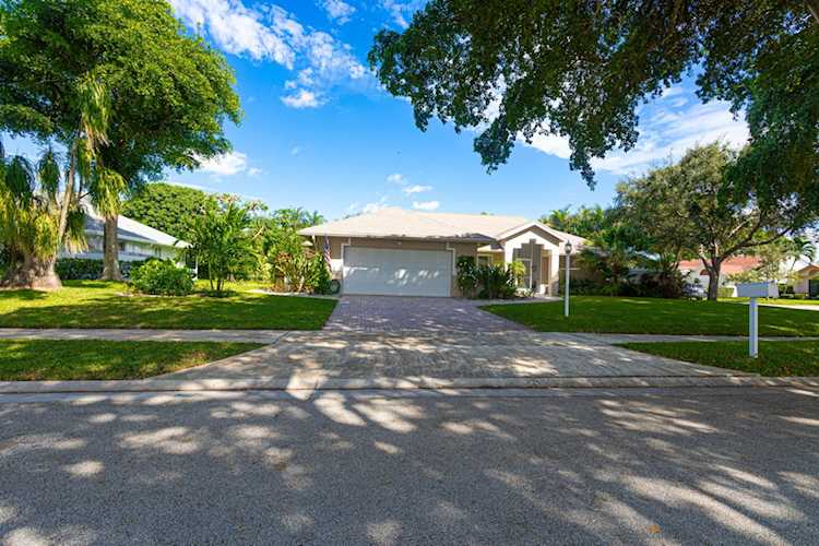 2477 Par Circle Delray Beach, FL 33445
