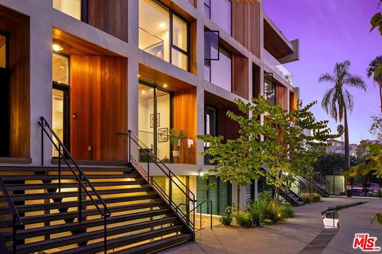 618 S Van Ness Ave #3 Los Angeles, CA 90005