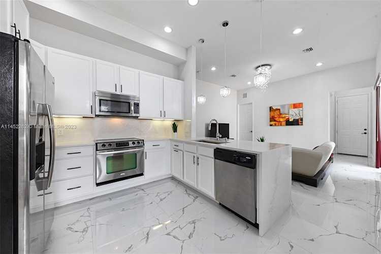 8352 NW 39th Ct Cooper City, FL 33024
