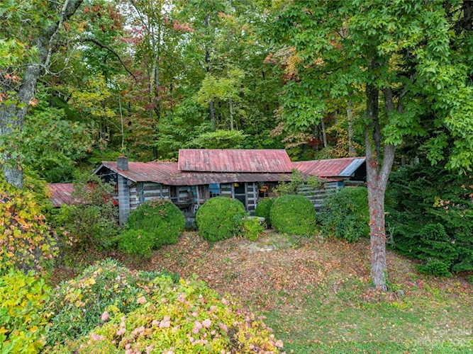 8709 226 A Hwy Little Switzerland, NC 28749
