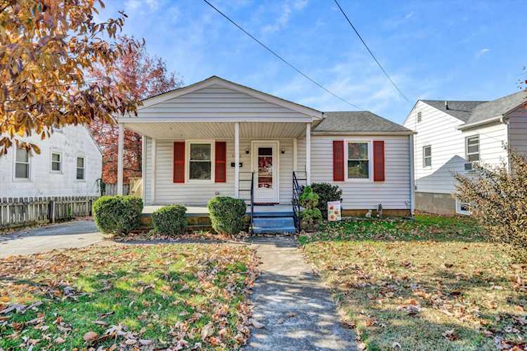 1102 Carolina Salem, VA 24153