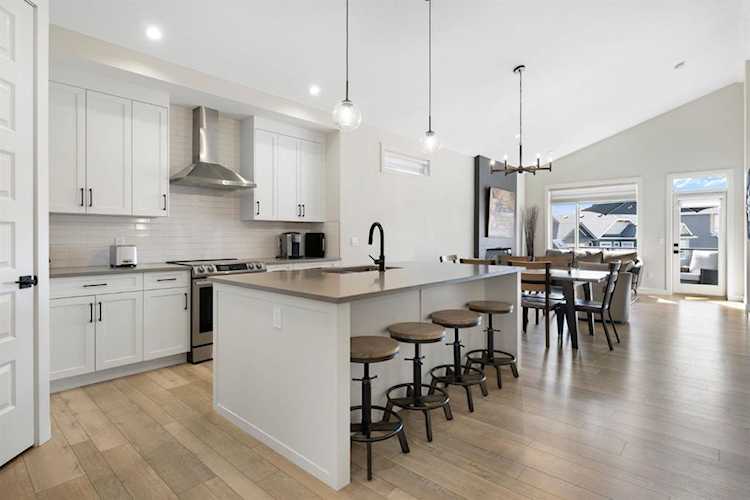 106 Threepoint Cove Okotoks, AB T1S 5S4