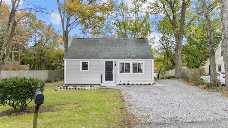 36 Oronoque Rd Milford, CT 06461