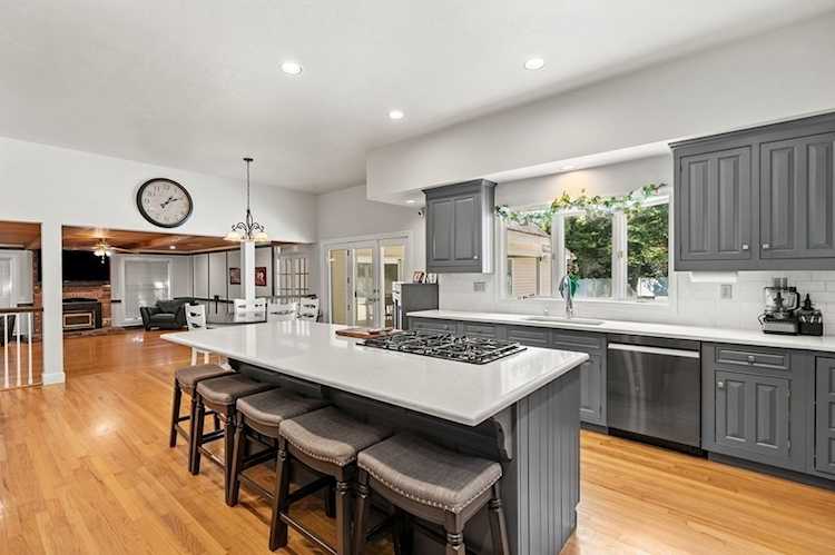 3 Burnham Ln Danvers, MA 01923