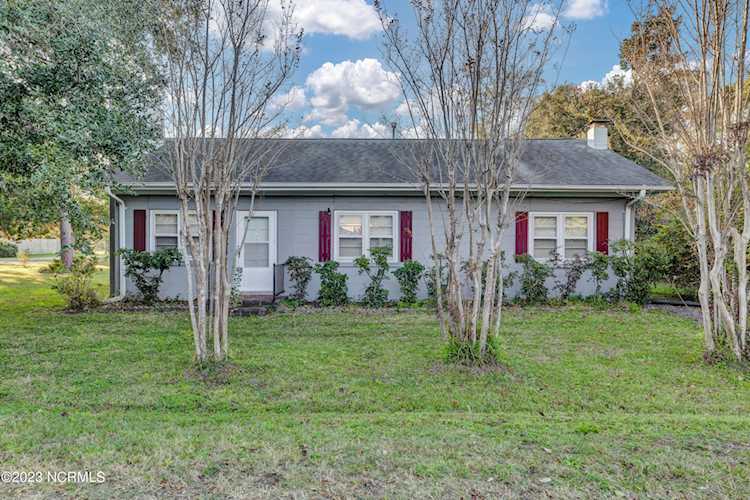 606 Fifth St Carolina Beach, NC 28428