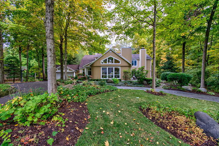 6842 Cardinal Dr Mccordsville, IN 46055