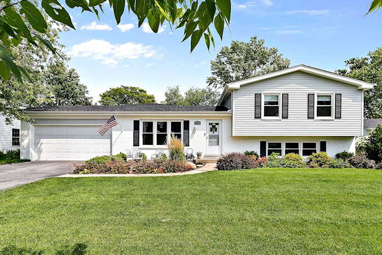 4031 Roslyn Rd Downers Grove, IL 60515