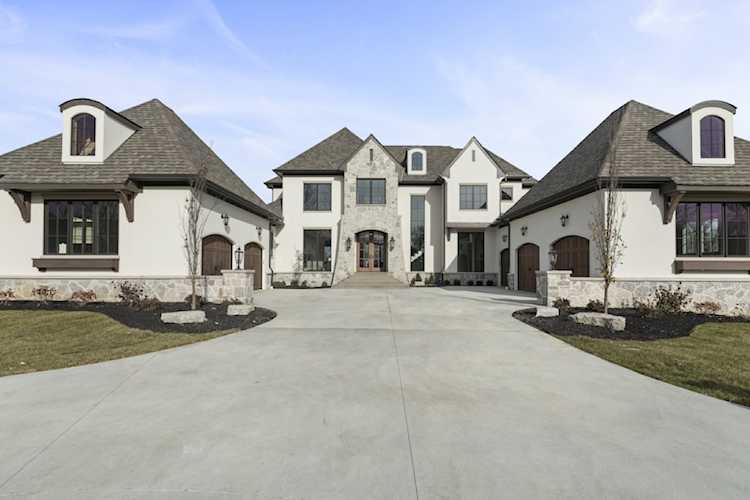 4375 Strathmore Ln Zionsville, IN 46077