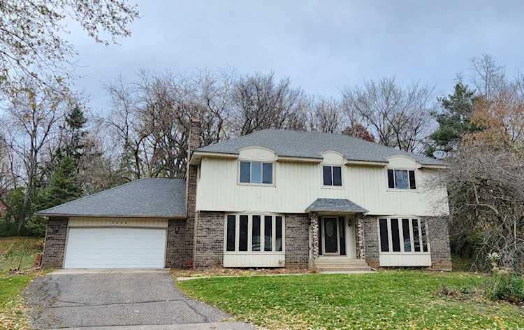 3005 Carlsbad Court Burnsville, MN 55337