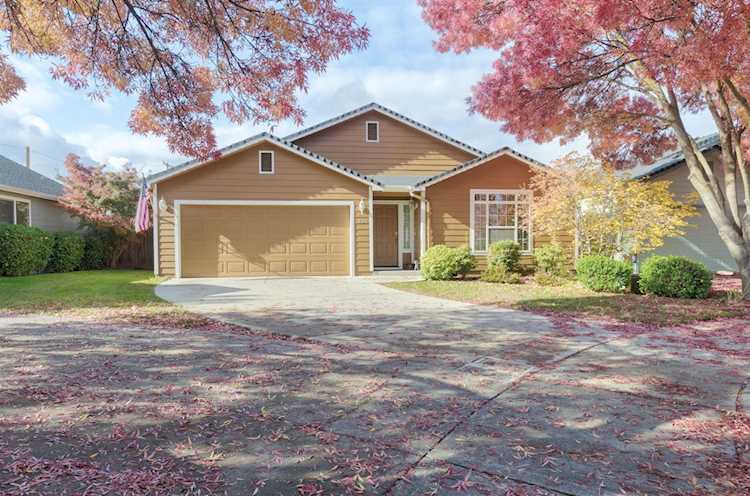 2452 Parkwood Village Ln Central Point, OR 97502