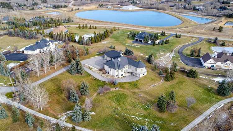 15 Chamberlain Close Rural Rocky View County, AB T3R 1B7