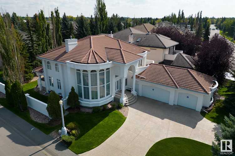 477 Heffernan Drive Edmonton, AB T6R 2K5