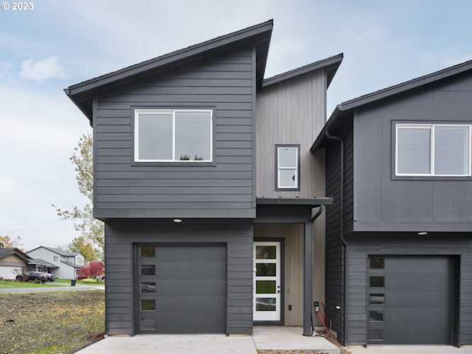 975 Cedar ST Kalama, WA 98625