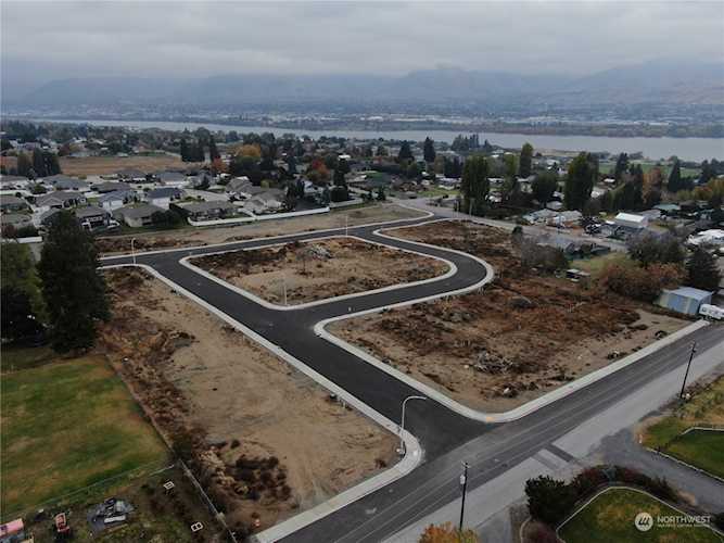 3251 NW Chadwick Loop East Wenatchee, WA 98802