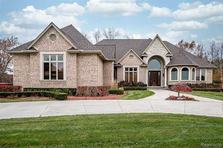 6532 Pond Dr Washington, MI 48094