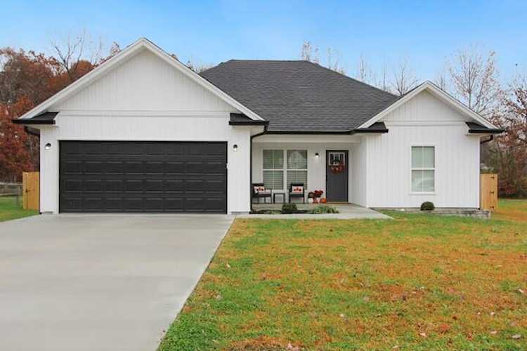 2121 Collins Ln Lawrenceburg, KY 40342