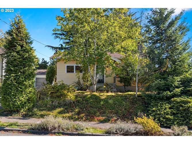 636 SE 68th AVE Portland, OR 97215