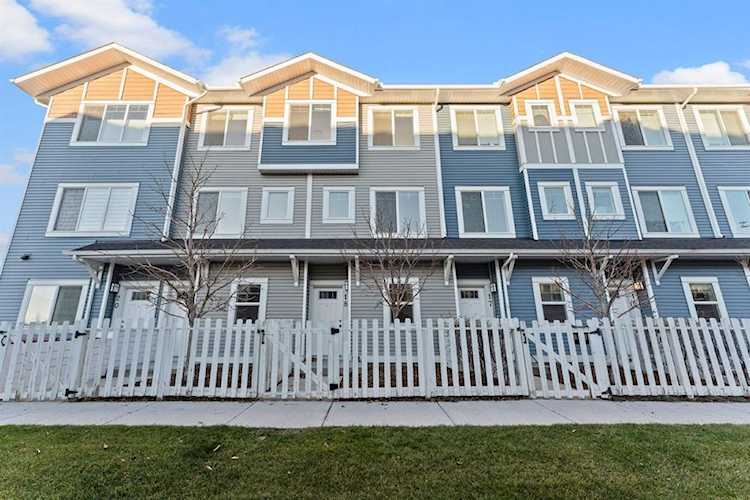 18 Stonehouse Crescent High River, AB T1V 1G1